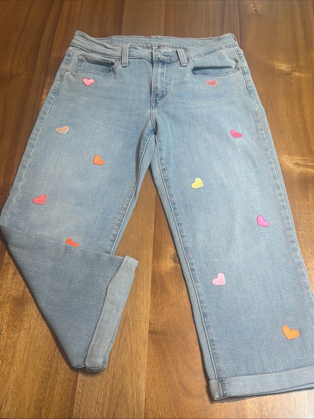 Levi's Classic Mid-Rise Capri cropped jean Size 27 Custom Heart Appliqués